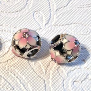 || SOLD || Pandora Moments : Magnolia Charms